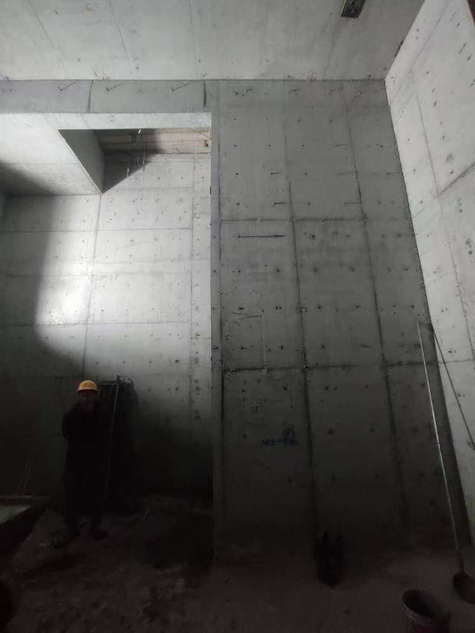 清苑墙上开槽钢筋断了有影响吗